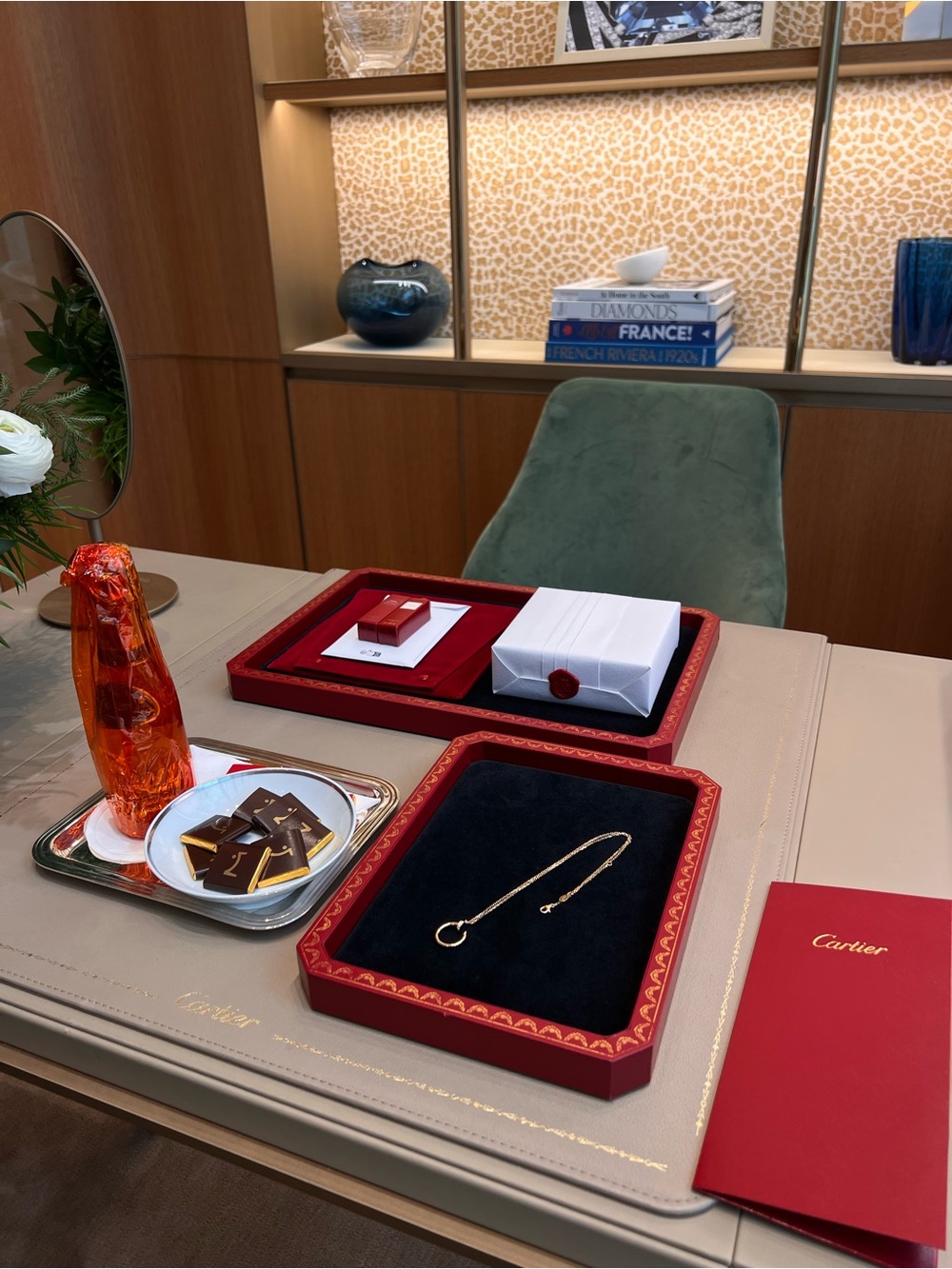 Cartier Gold Necklace with Black Velvet Tray, Red Box, and Certificate - Picture 5 of 11